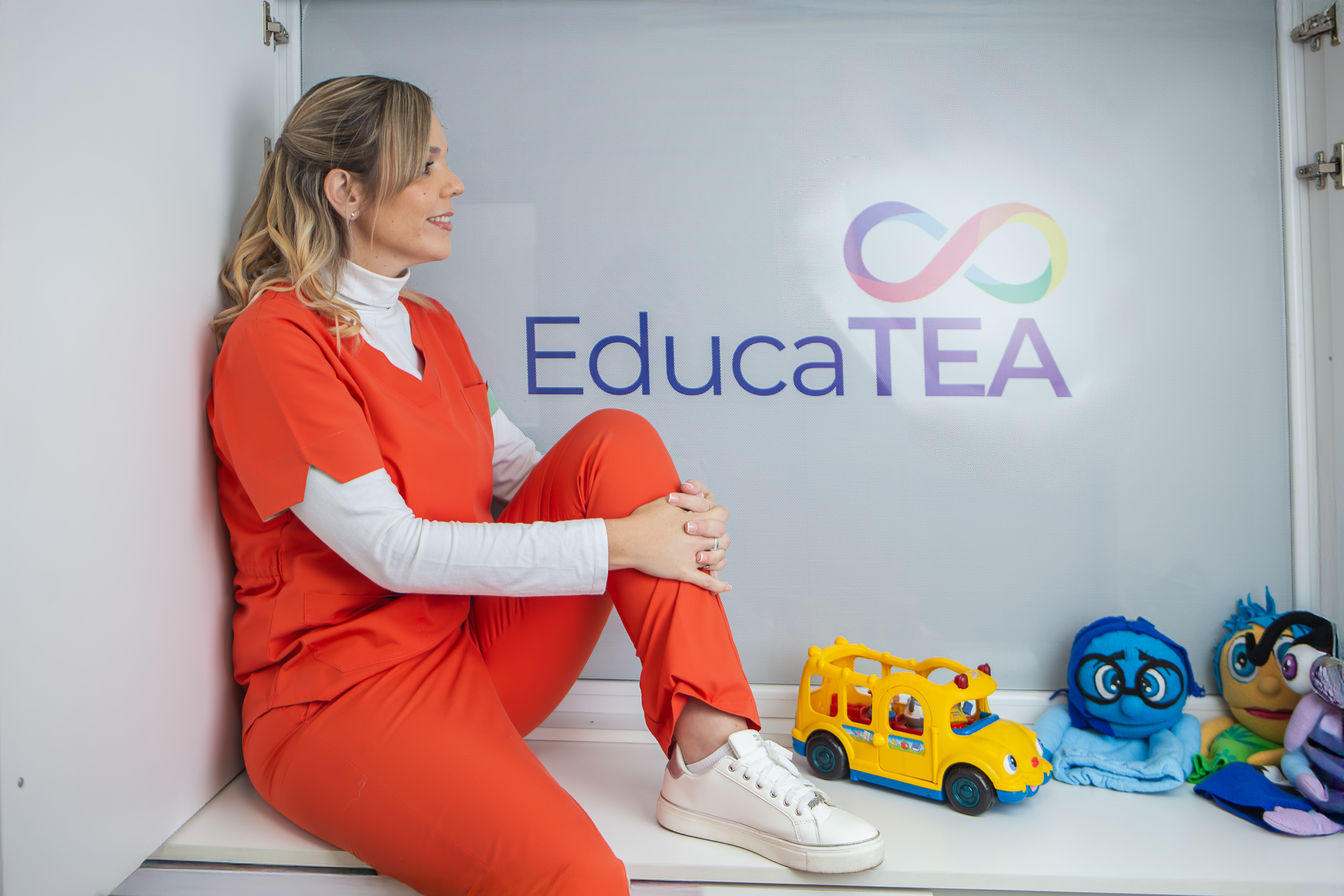 Marina Alvarez — Directora de Educatea